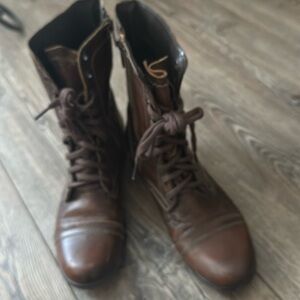 Steven Madden lace up boots